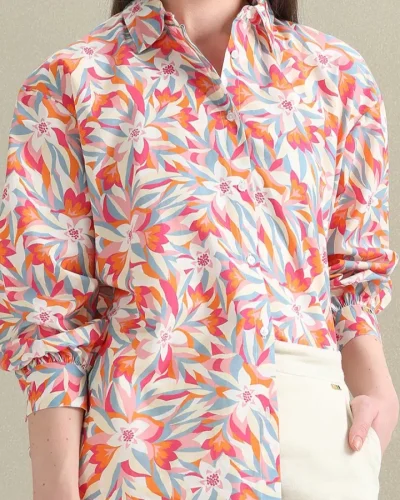 Embrace Elegance With A Flowy Floral Blouse3